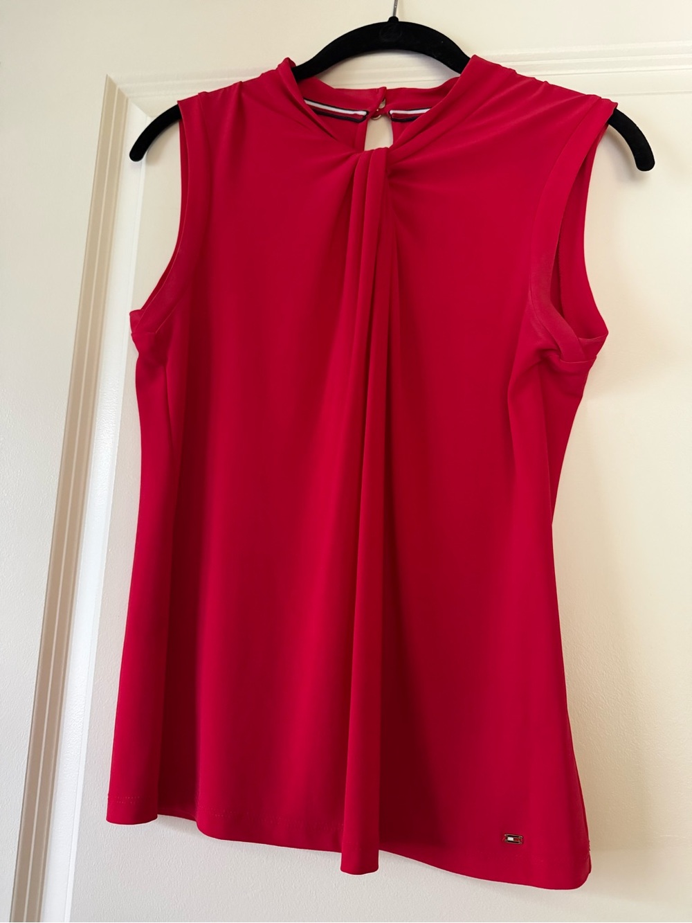 Tommy Hilfiger Sleeveless Twist-Neck Camisole in Bright Red